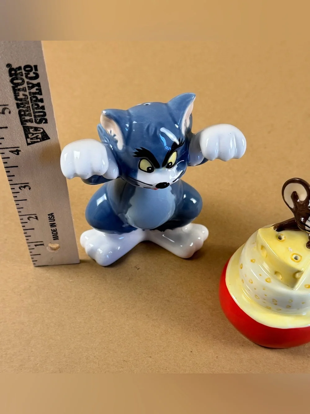 Vintage Tom and Jerry Salt & Pepper Shaker Set – 1998 Hanna-Barbera – T.E.C.